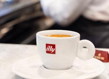 illy Caffe coffee cup