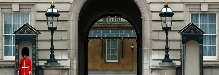 Buckingham Palace archway with Palace Guard