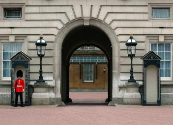 Buckingham Palace archway with Palace Guard